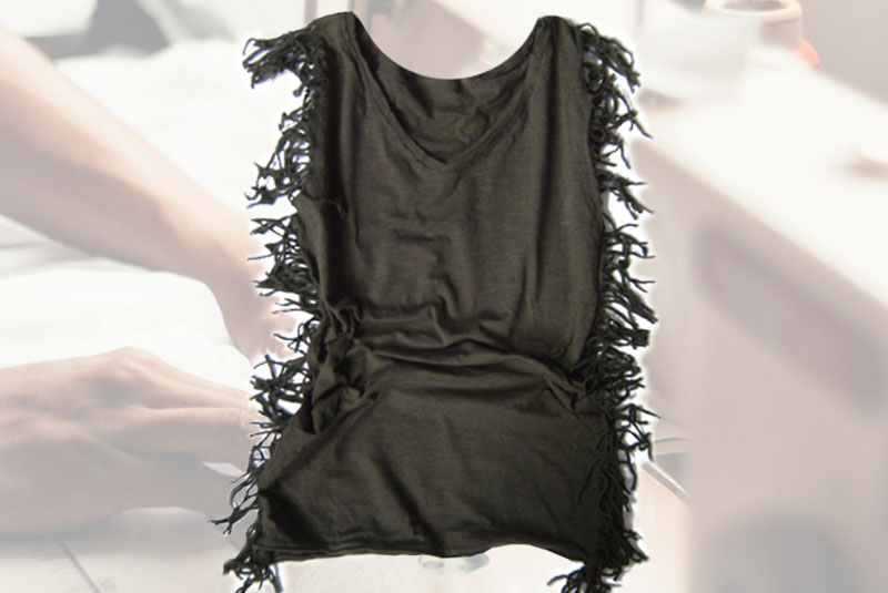 Longshirt mit Fransen aus großem T-Shirt nähen